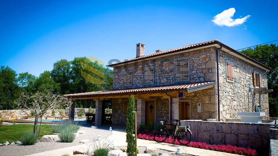 L'isola di Krk, splendidamente decorate vecchia casa di pietra con un ampio giardino e piscina!