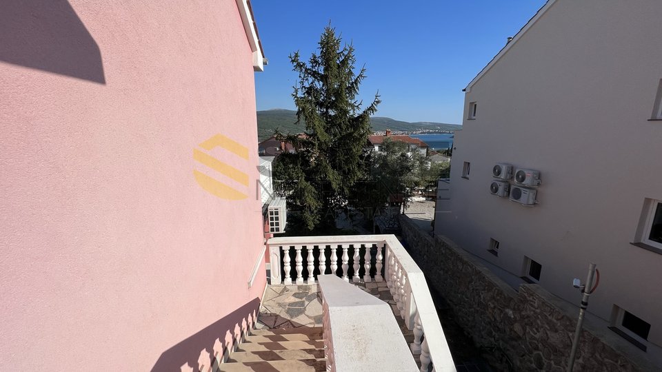 The island of Krk, detached house of 300m2 with four apartments in a beautiful position!