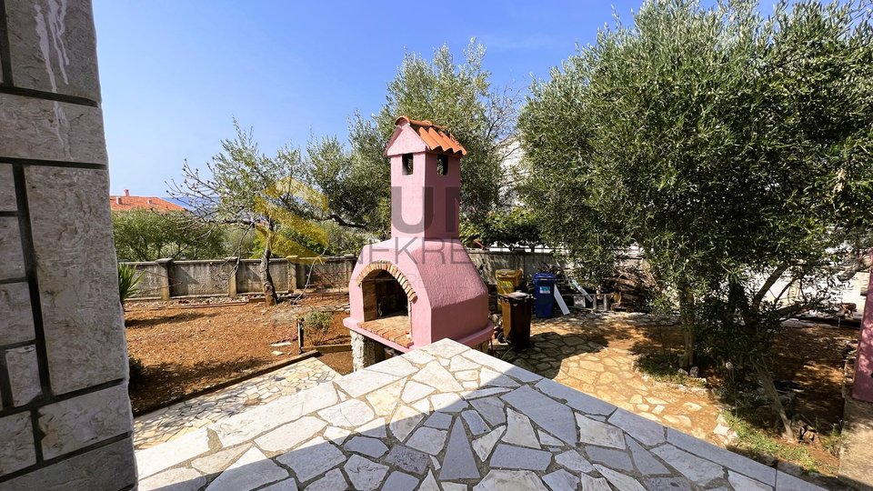 Town of Krk, semi-detached house in an excellent position 300m from the beach!