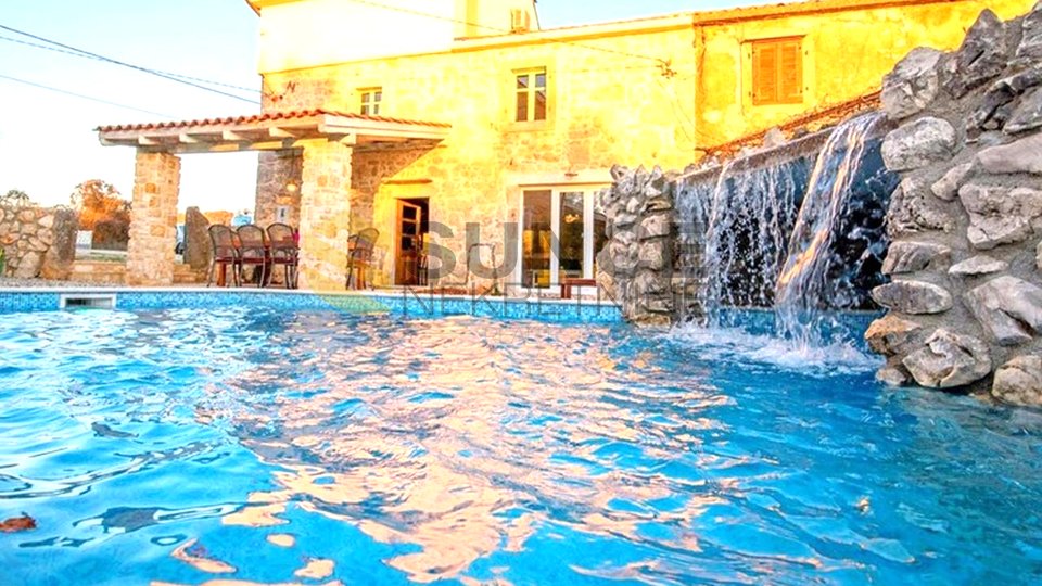 L'isola di Krk, una vecchia casa in pietra splendidamente decorata con piscina!