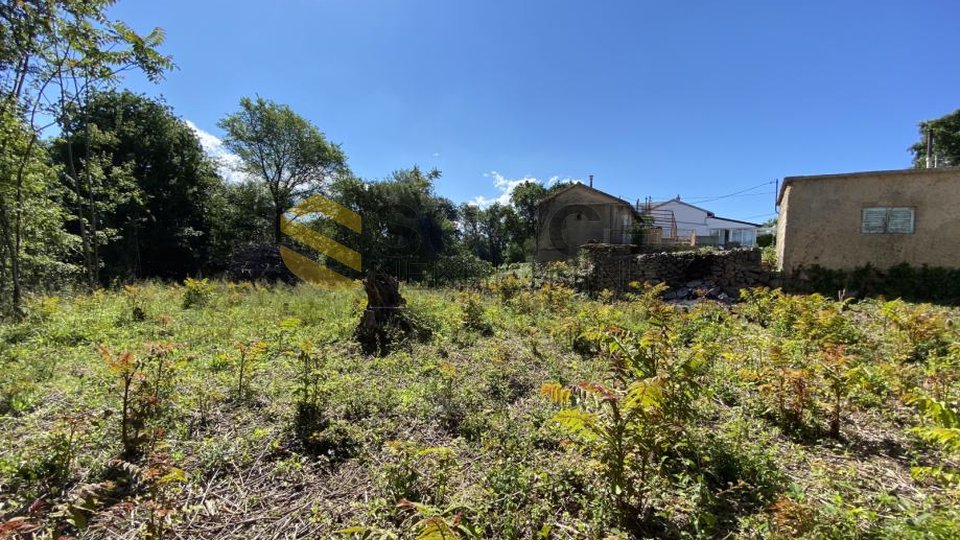 Vrbnik, Umgebung, zu verkaufen, altes Haus zur Anpassung mit 1000 m2 Garten!