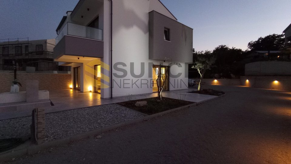 VRBNIK, FOR SALE, NEW, MODERN, COMPLETELY FURNISHED HOUSE WITH POOL AND SEA VIEW!