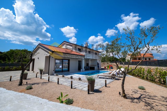 ISOLA DI KRK, villa splendidamente arredata con piscina in una posizione bellissima e tranquilla!