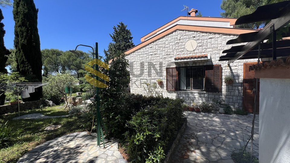 Punat, detached house, first row by the sea!