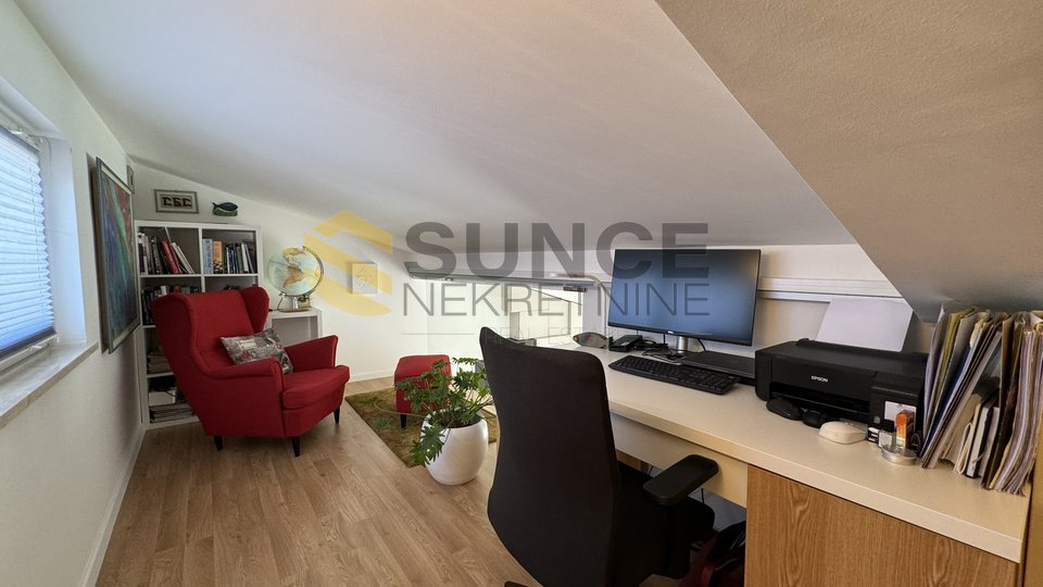 Stadt Krk, modern renovierte Wohnung mit Meerblick!