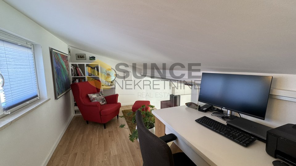 Stadt Krk, modern renovierte Wohnung mit Meerblick!