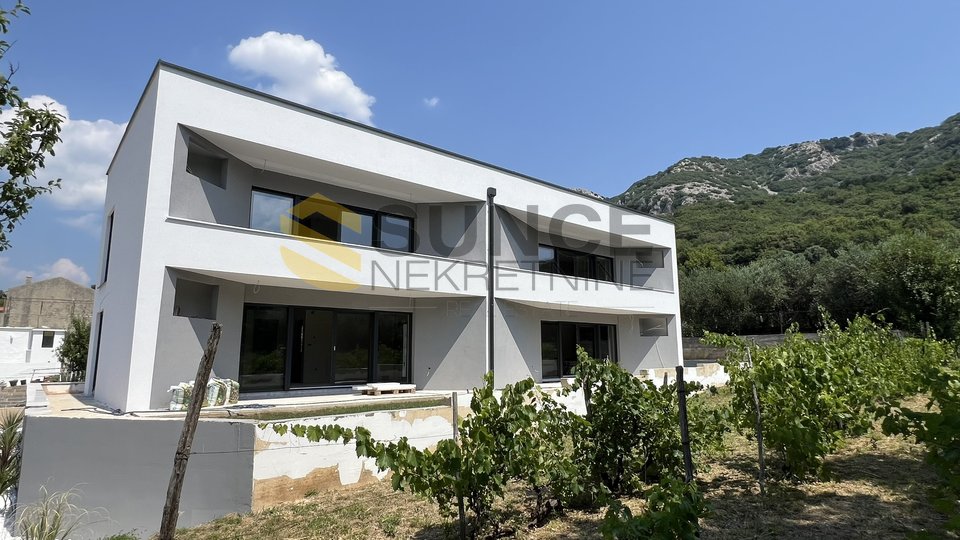 OTOK KRK, BAŠKA, OKOLICA, novi dvosoban apartman u prizemlju zgrade s okućnicom od 155 m2!